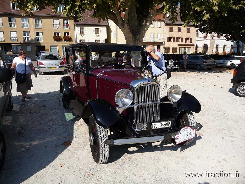 2011_rustenhart (62).jpg - 02/10/2011 - 68740 RUSTENHART 31ème Randonnée Internationale des Vendanges - Dégustation place de la République - CITROEN C4